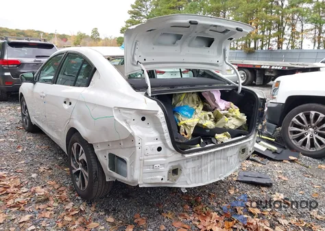 2022 Subaru Legacy Premium z USA, uszkodzony, nr VIN 4S3BWAD62N3028643